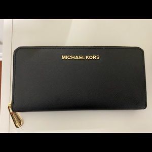 Michael Kors full zip wallet Black